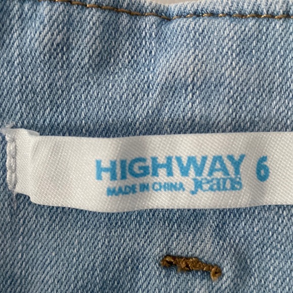 Hi rise belted light denim jeans - Picture 2 of 6